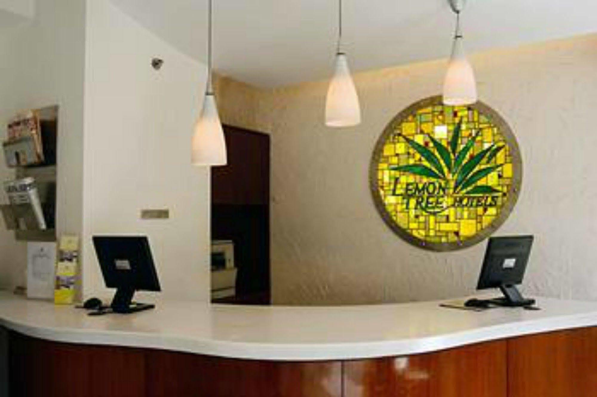 Lemon Tree Hotel, Udyog Vihar, Gurugram Gurgaon Exterior foto